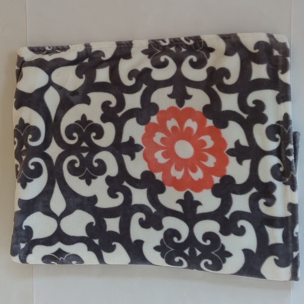 Soft Plush Cozy Blanket Throw 49.5" x 67" White Gray Coral